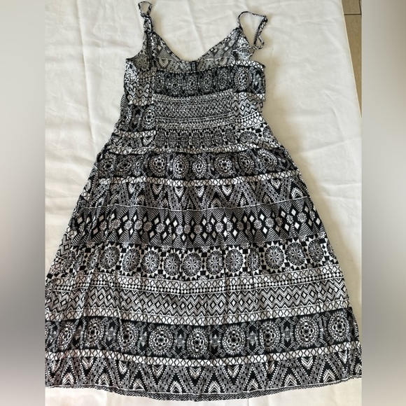 Black & White Patterned Sundress - Picture 3 of 3